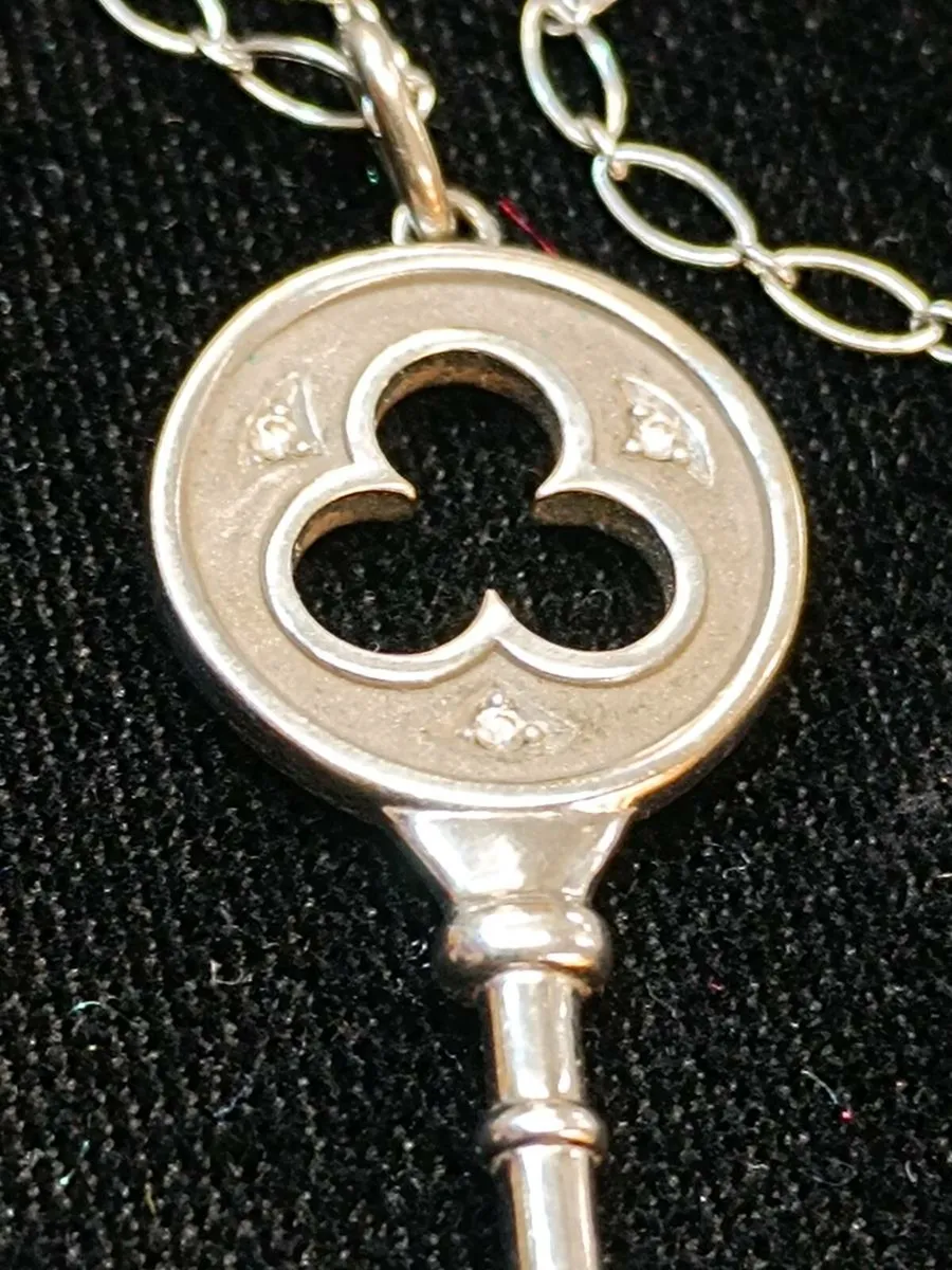 Tiffany & Co 18k White Gold Key Pendant on Chain - Image 3