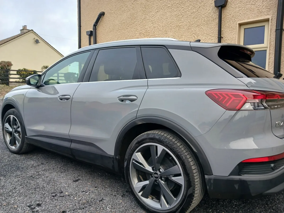 Audi e-tron 2023 - Image 1