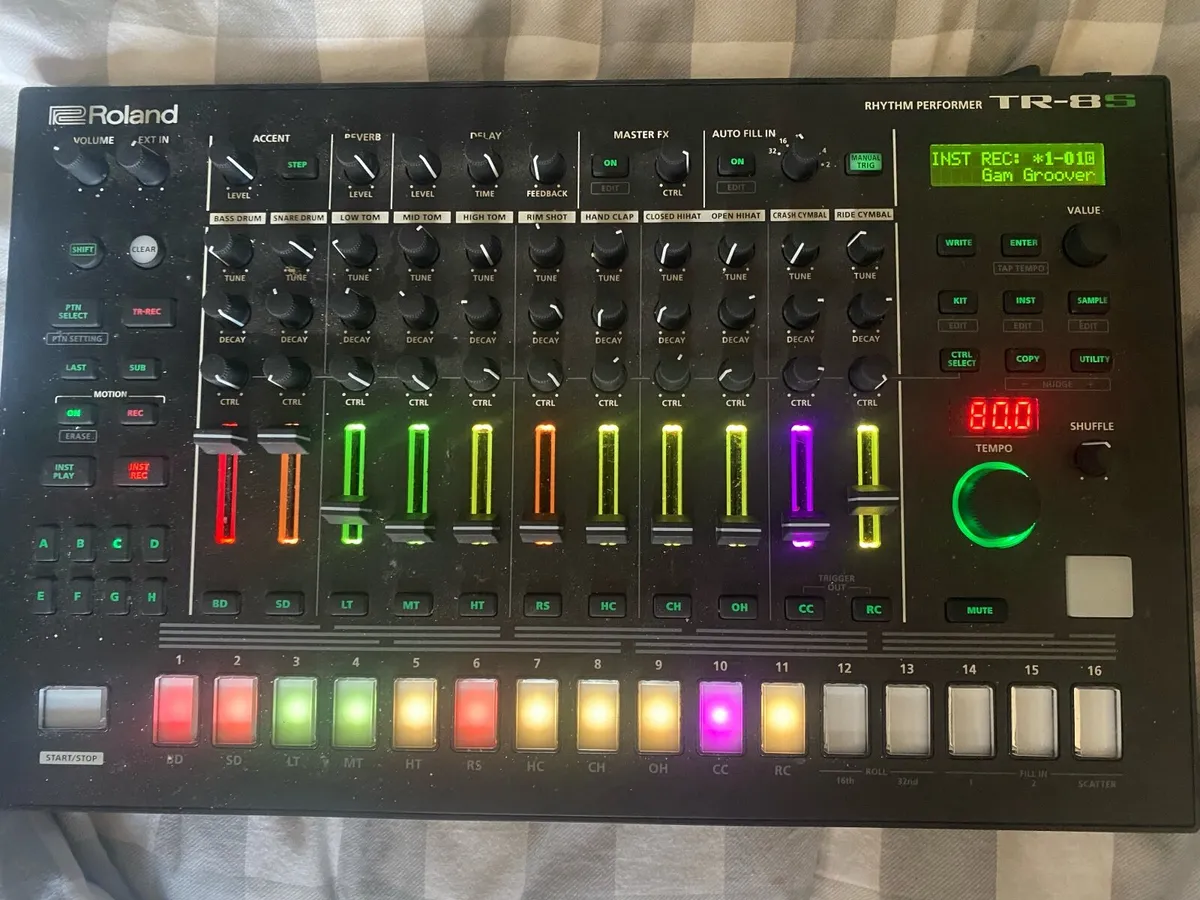 Roland TR-8S