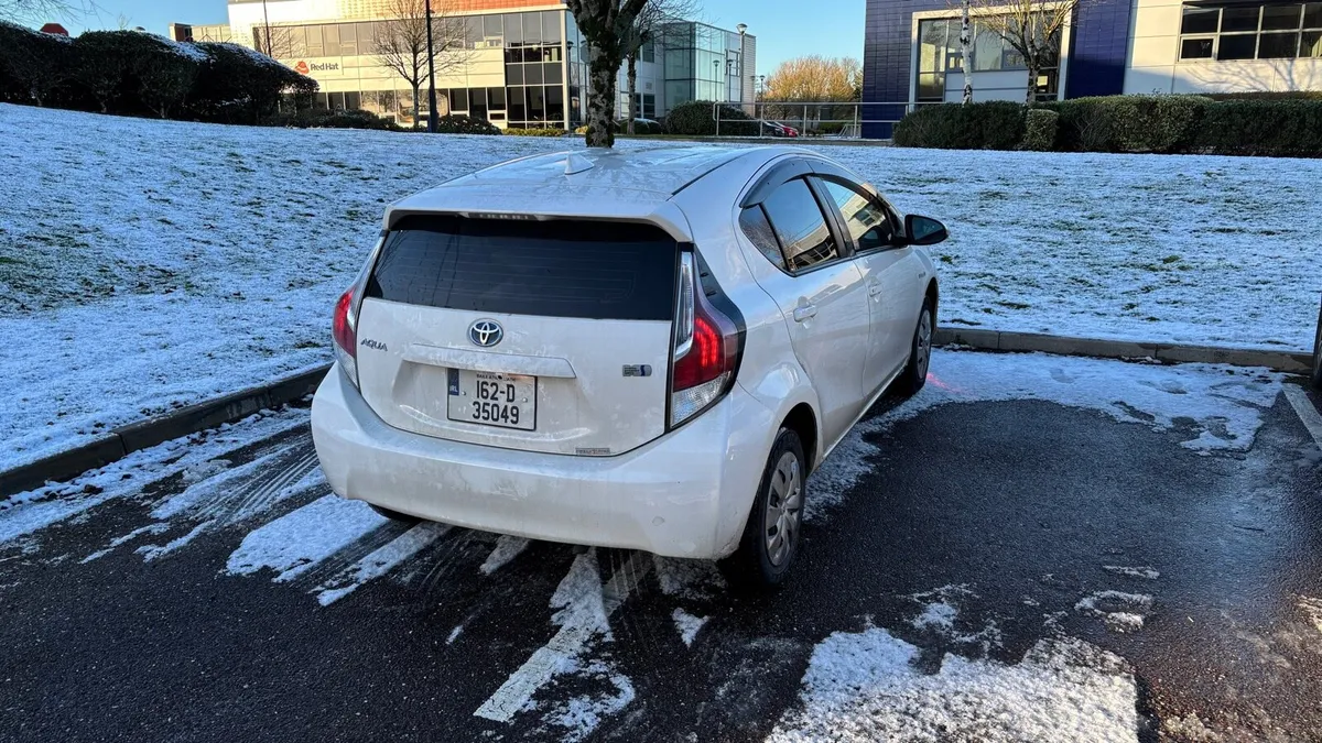 Toyota Aqua 2016 - Image 2