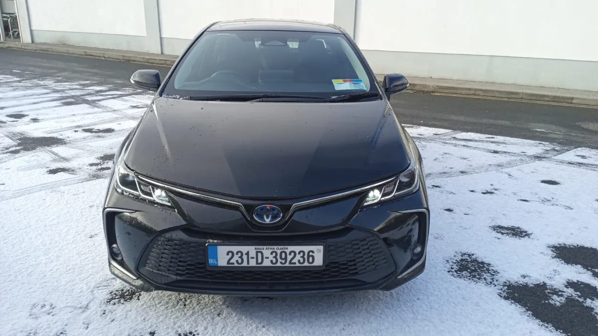 TOYOTA COROLLA 2023 LUNA / 1.8 PETROL HYBRID /AUTO - Image 2