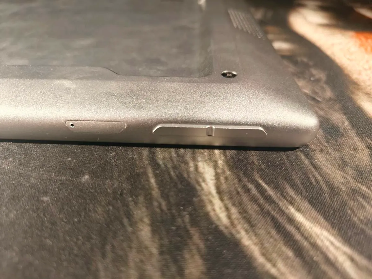 Porsche Rear Seat Entertainment Tablet - Image 3