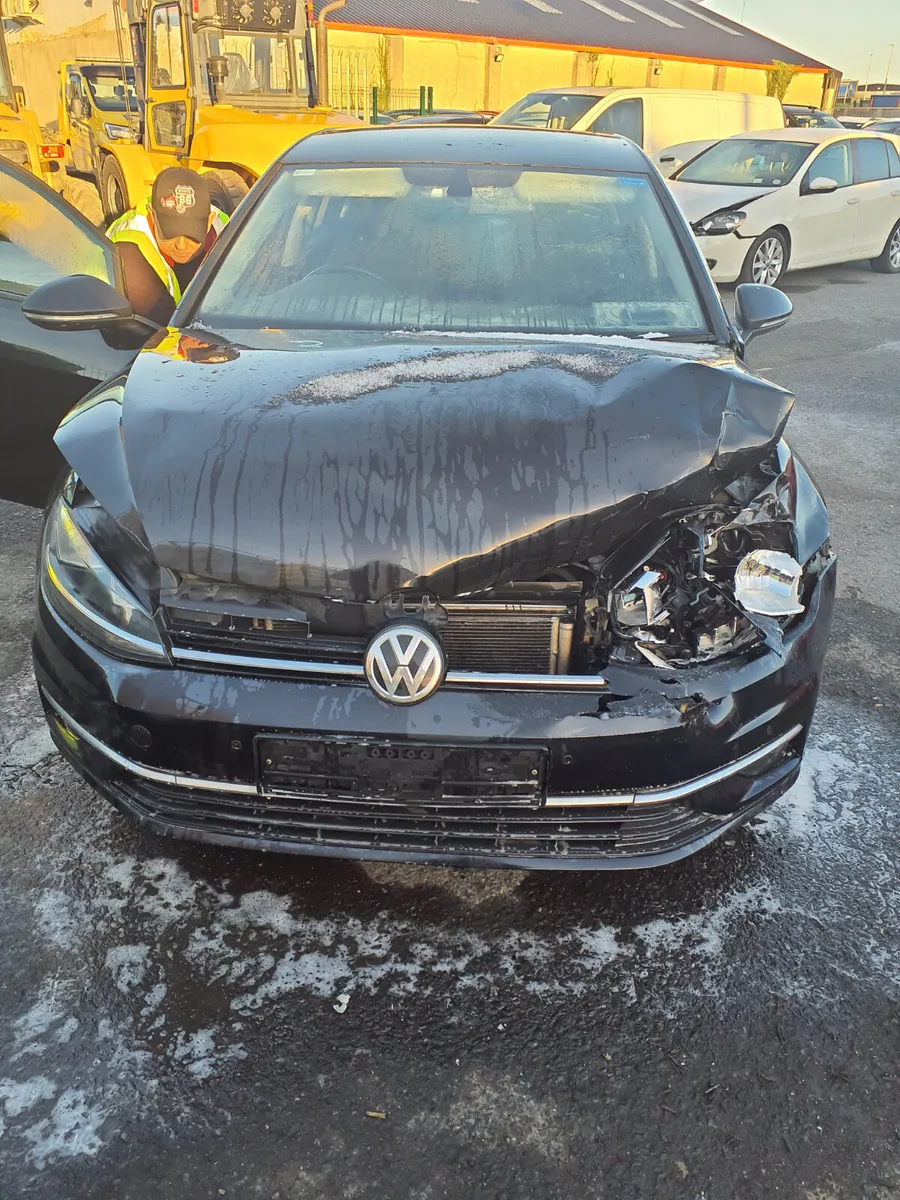 Volkswagen Golf 2018 1,0 tsi light damage driving - Image 1