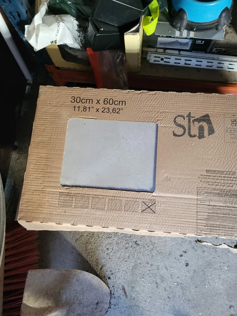 Floor tiles - Image 1