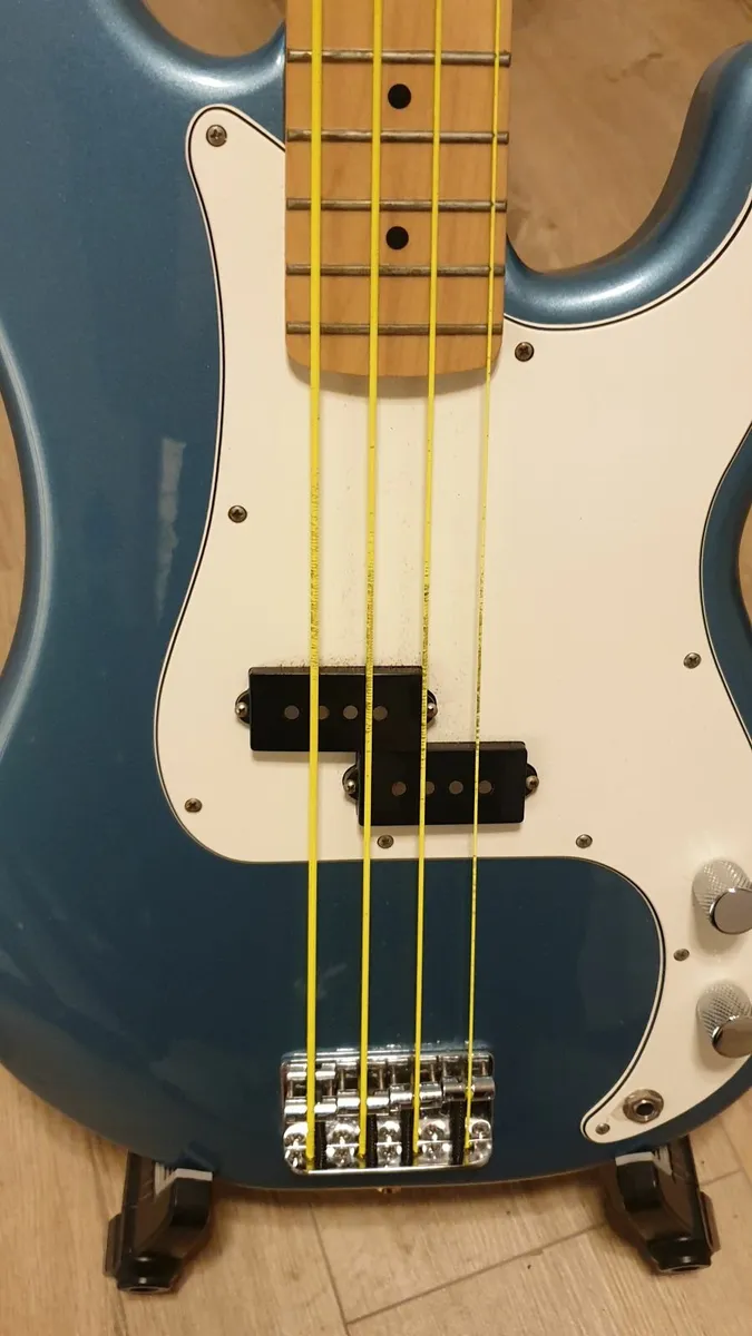 Fender Player Precision Bass – Mint + Hard Case - Image 4
