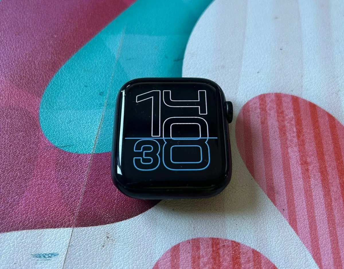 Apple Watch SE 2nd Gen - Image 1