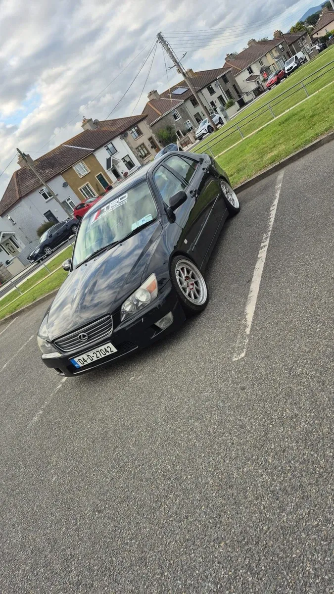 Lexus is200 - Image 4