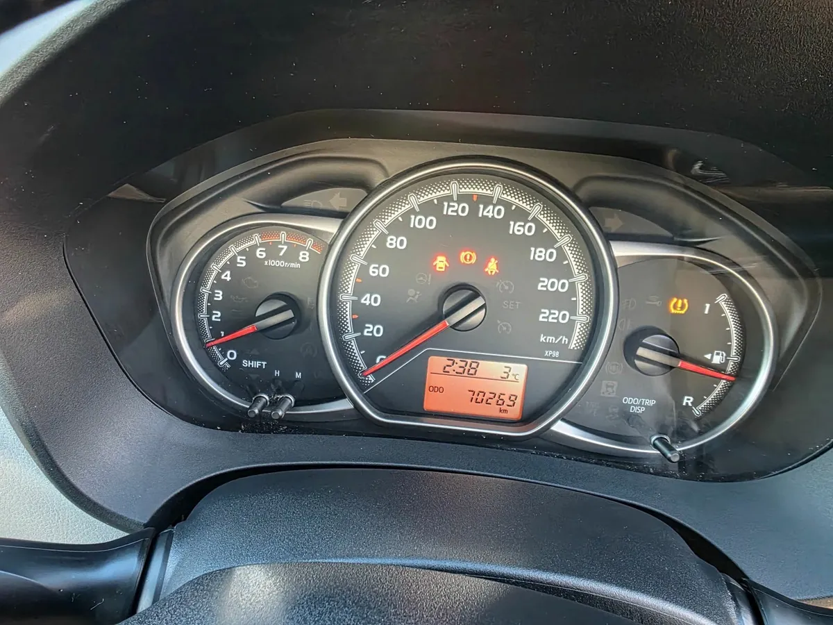 Toyota Yaris 2017  70klms - Image 2