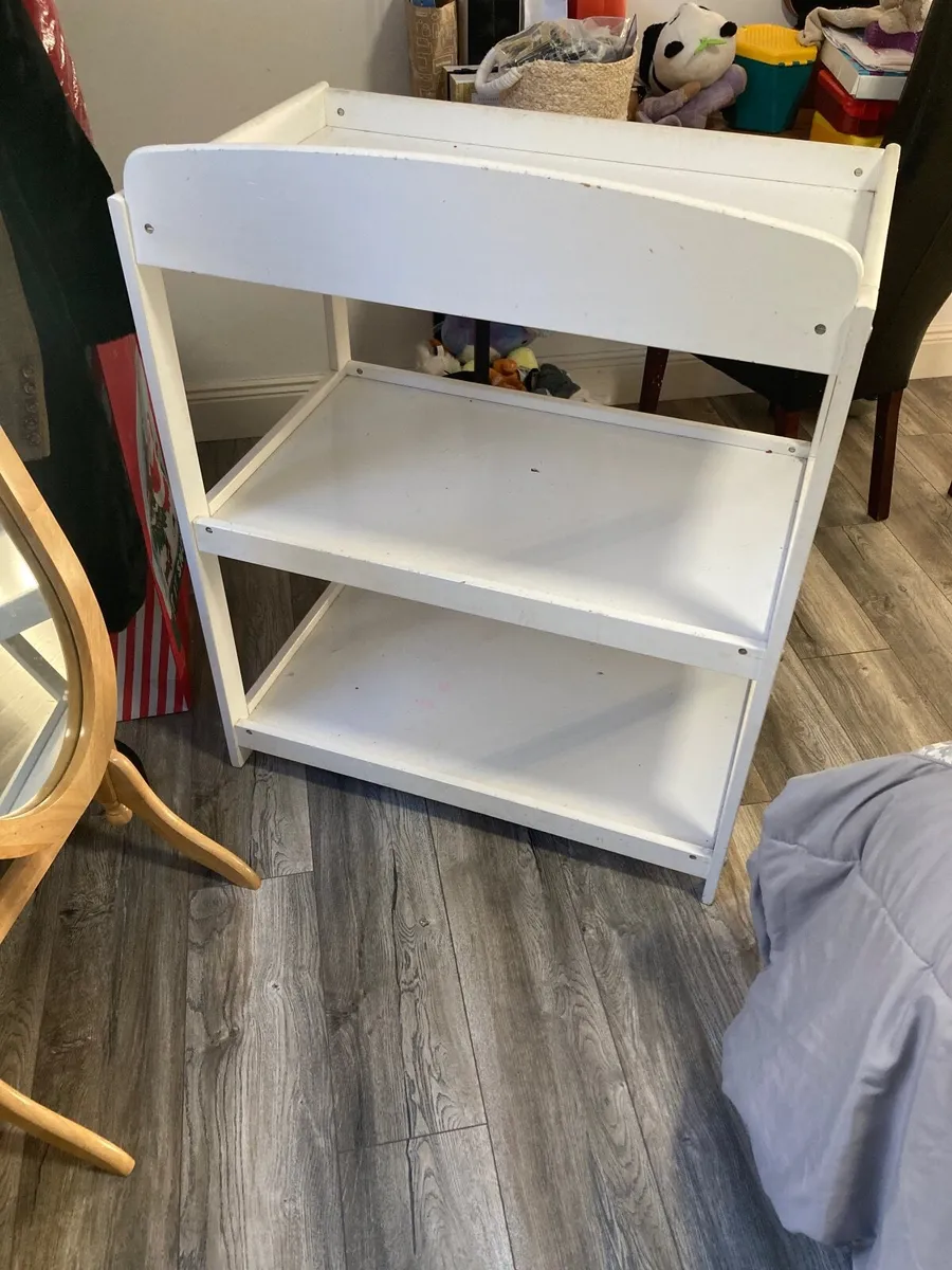 Baby changing table - Image 1