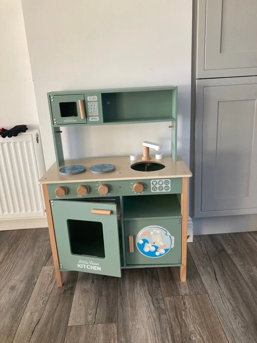 Toy kitchen - Image 1