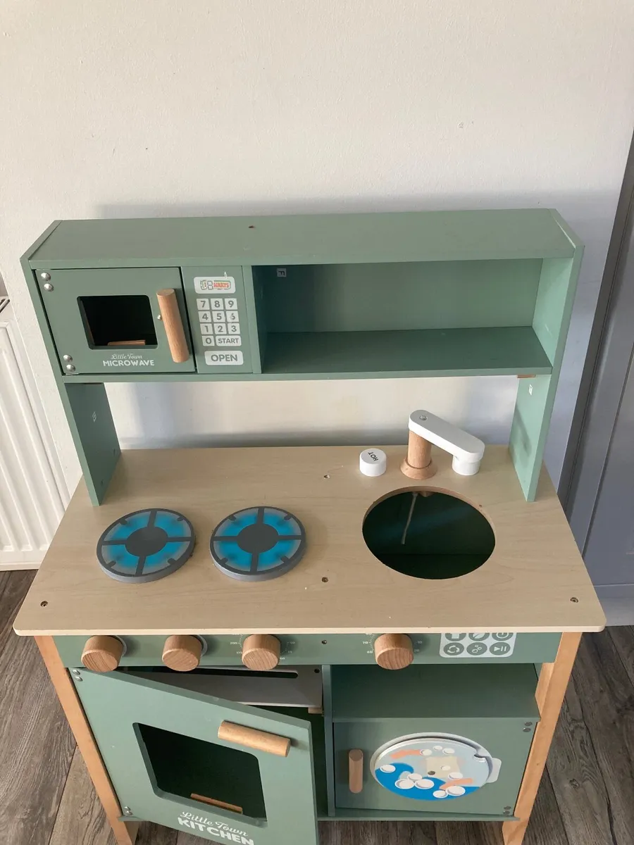 Toy kitchen - Image 2