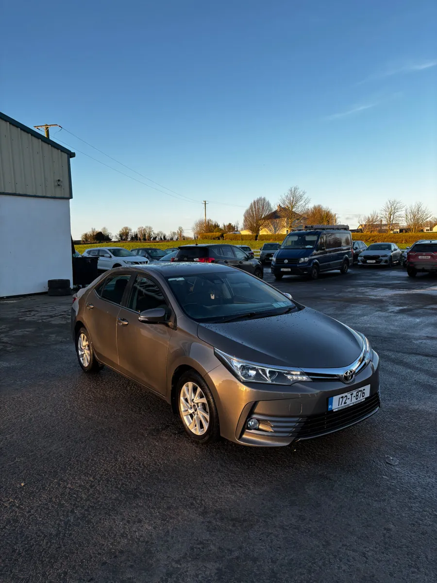 Toyota Corolla 2017 - Image 2