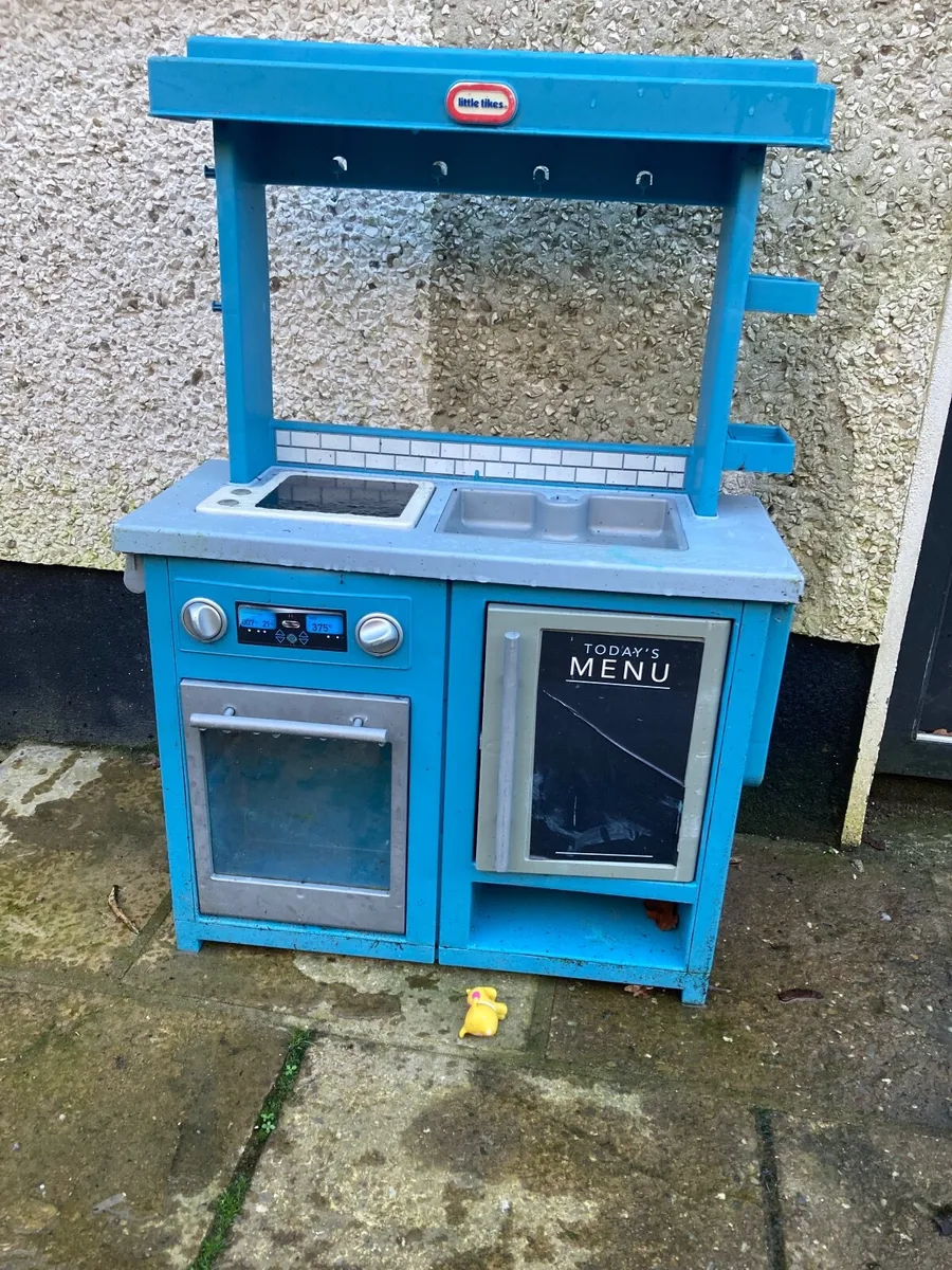 Outdoor kitchen kids