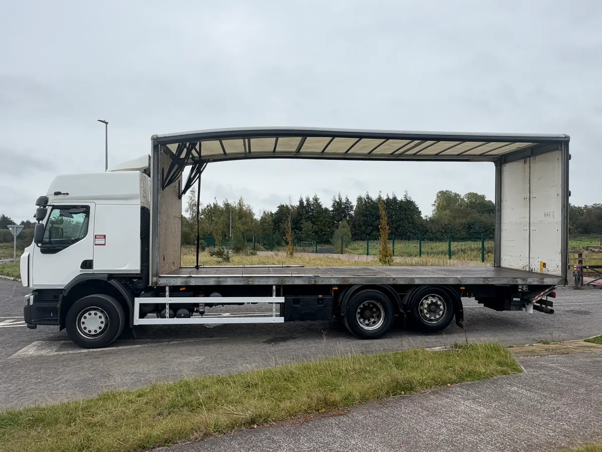 Renault D320 6x2 Curtainsider - Image 4