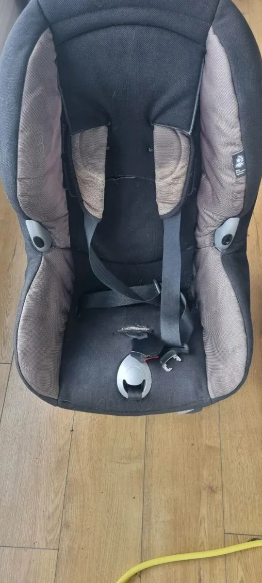 Maxi Cosi Car Seat with Isofix - Image 2