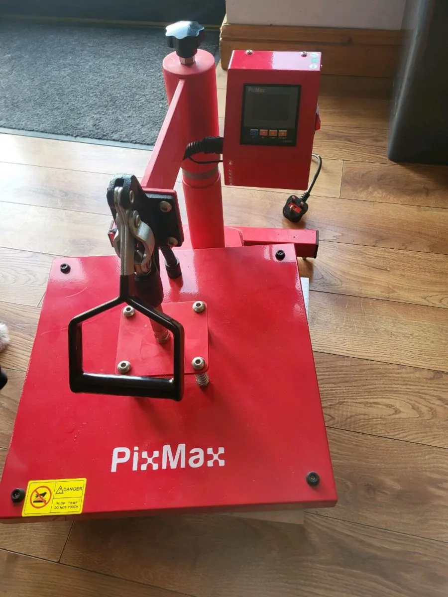 T shirt/ clothing logo press