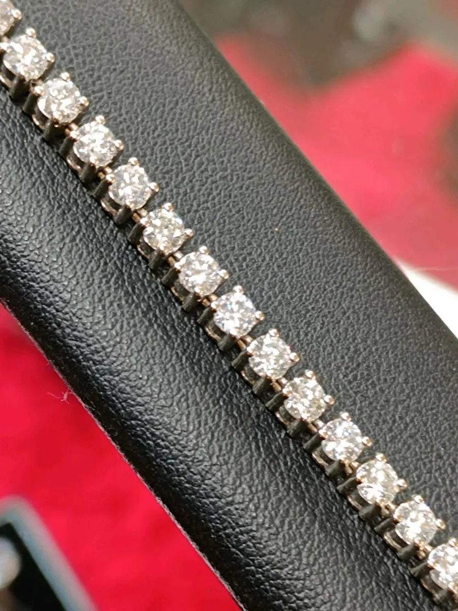 Diamond & 18k White Gold Tennis Bracelet - Image 1