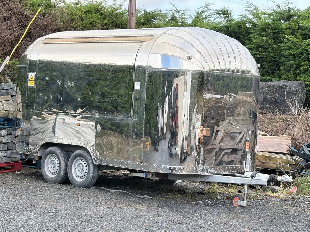 Airstream catering trailer Pizza 🍕 - Image 1