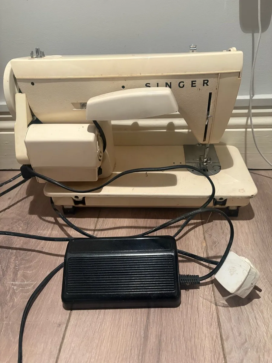 singer sewing machine - Image 1