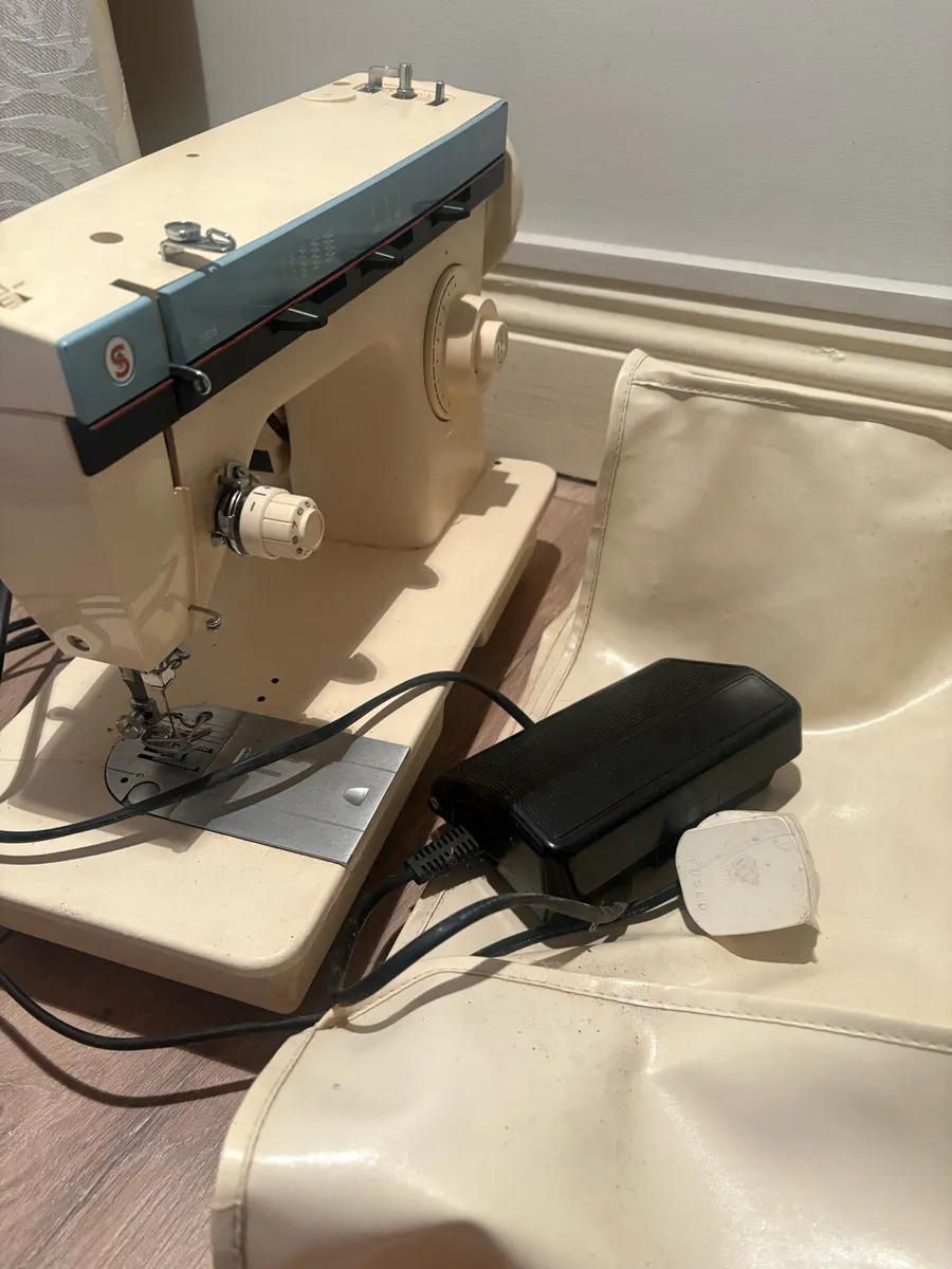 singer sewing machine - Image 3