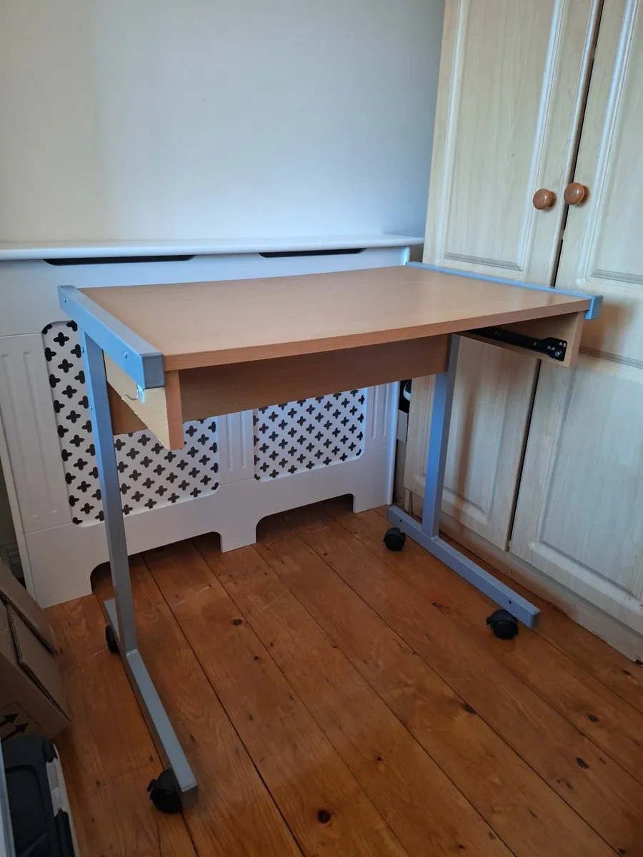 Office desk - Image 1