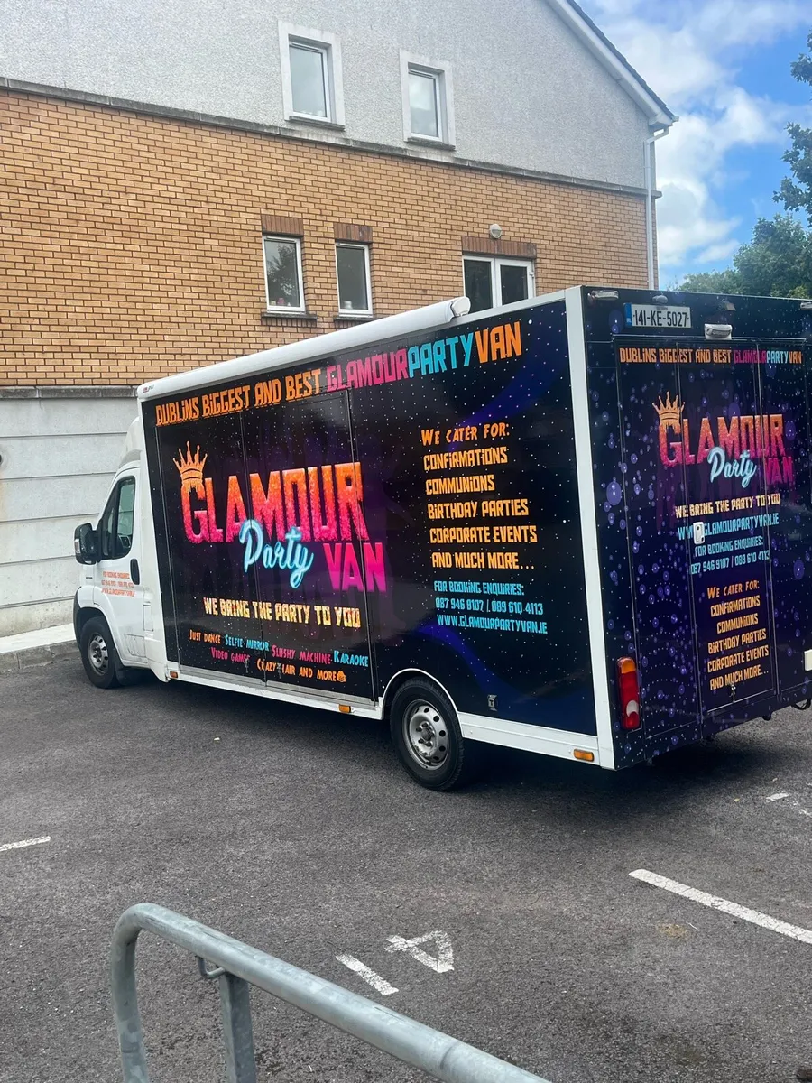 Glamour party van - Image 1