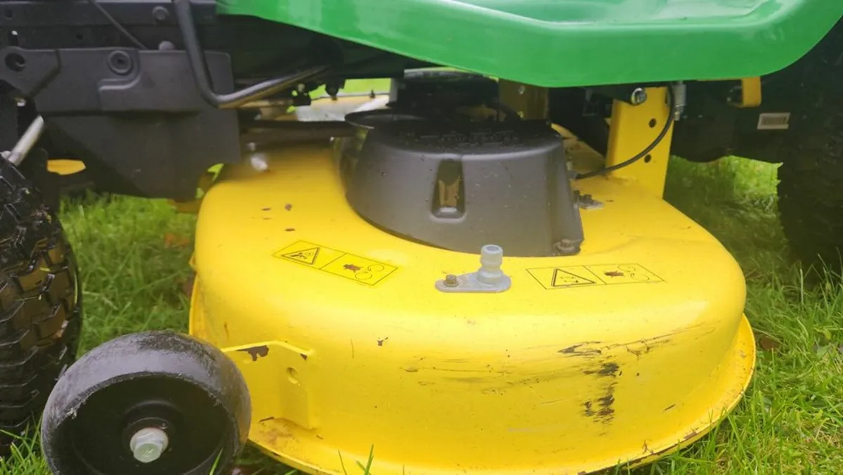 John Deere X105 - Image 2