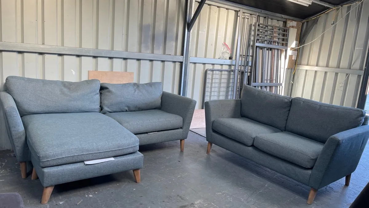 2 matching sofas - Image 1