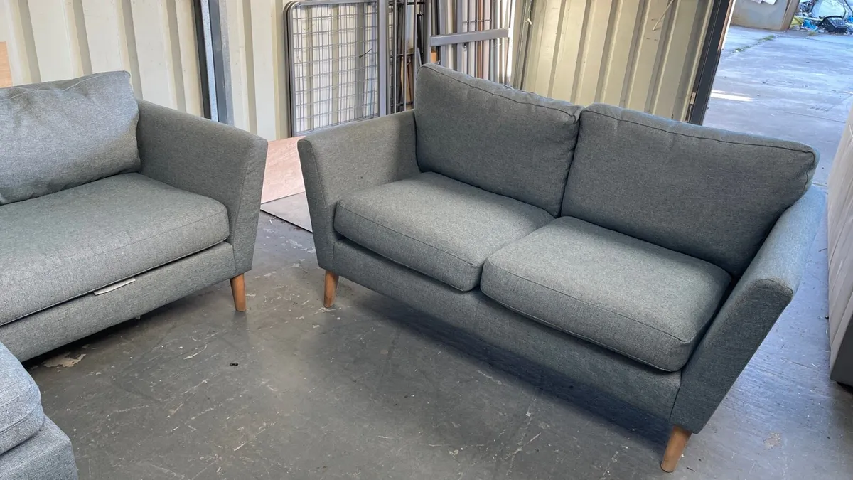 2 matching sofas - Image 3