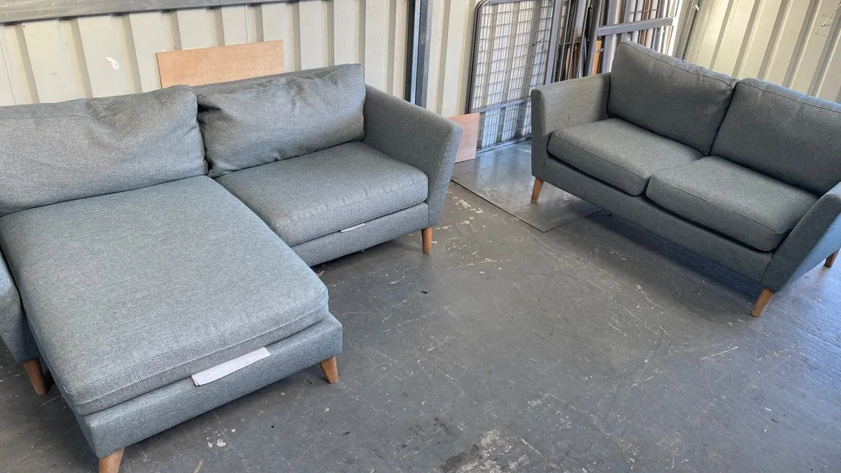 2 matching sofas - Image 4