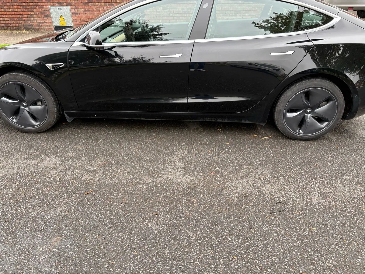 Tesla model 3 - Image 1