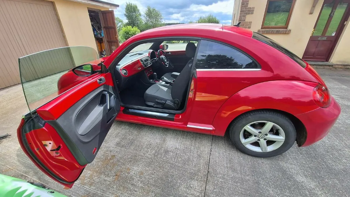 Volkswagen Beetle 2013 - Image 2
