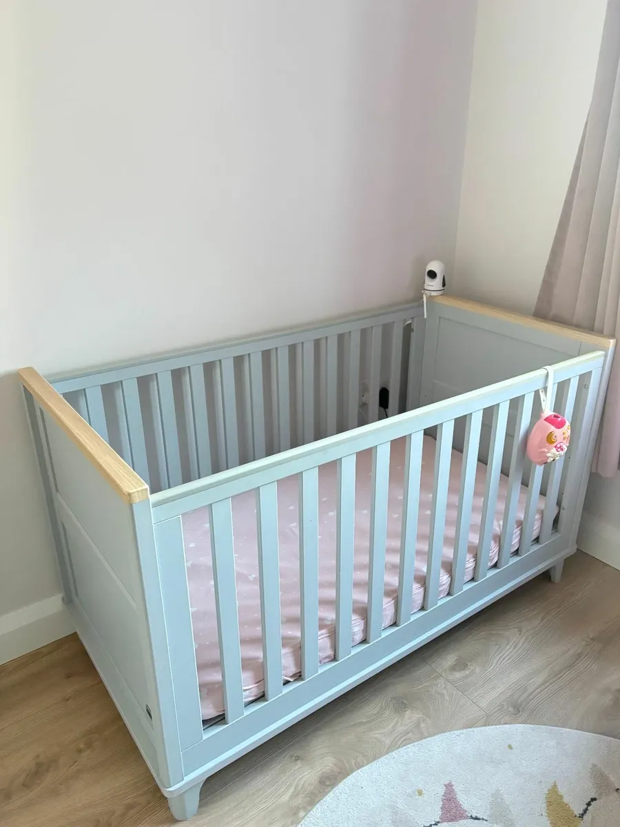 Mamas & Papas 2 Piece Cotbed Set with Dresser - Image 1