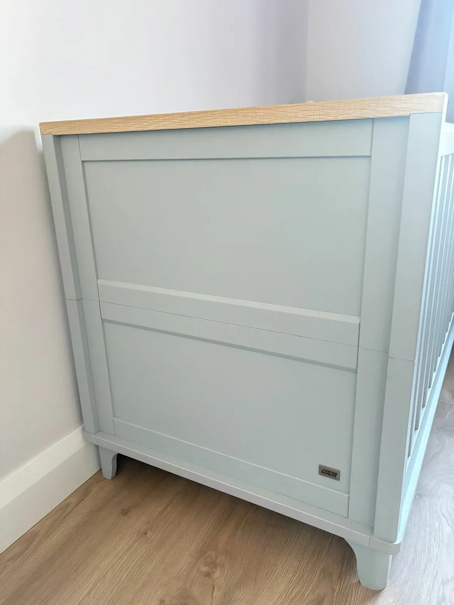 Mamas & Papas 2 Piece Cotbed Set with Dresser - Image 3