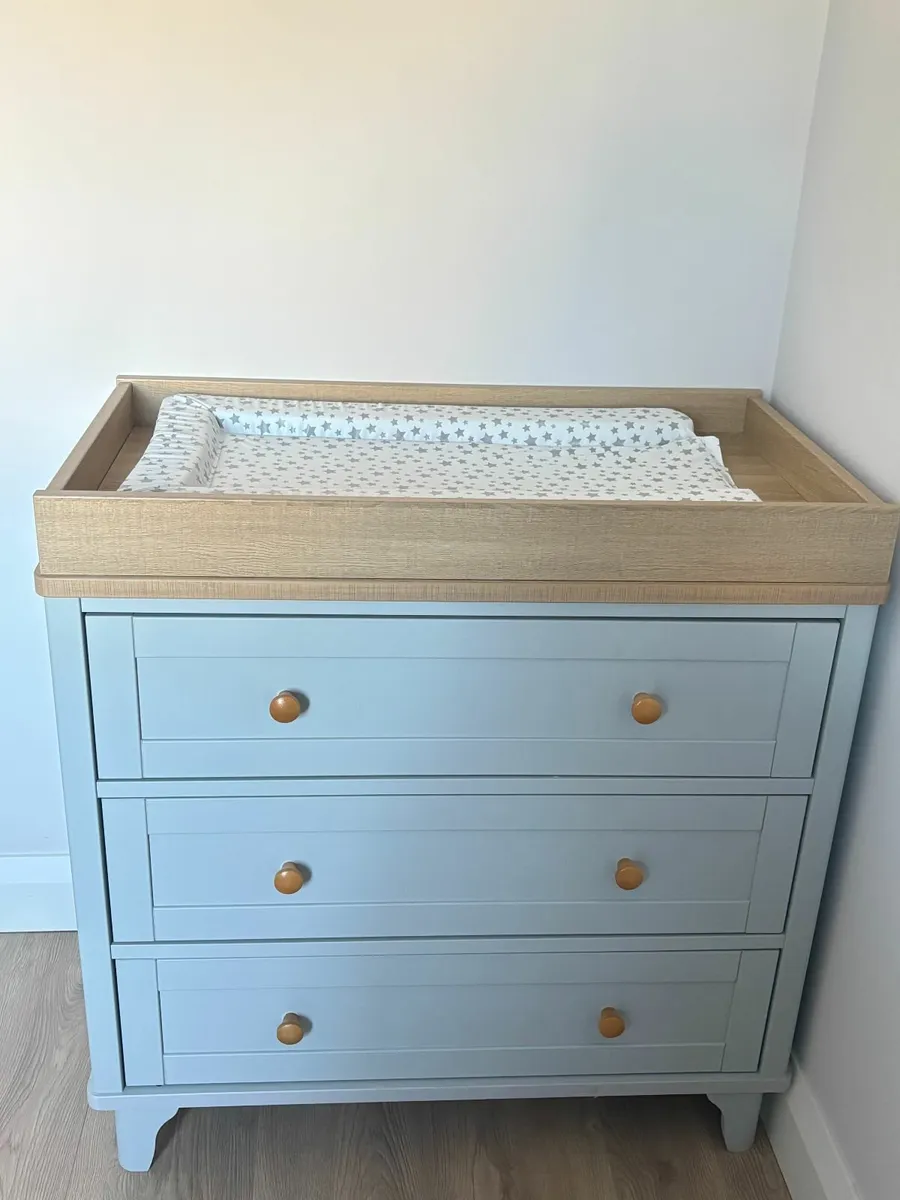 Mamas & Papas 2 Piece Cotbed Set with Dresser - Image 4