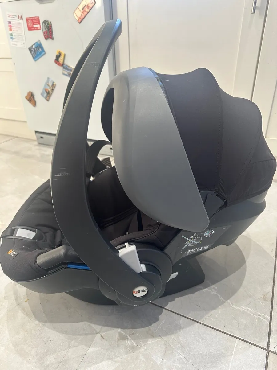 Car seat + Base - Image 1