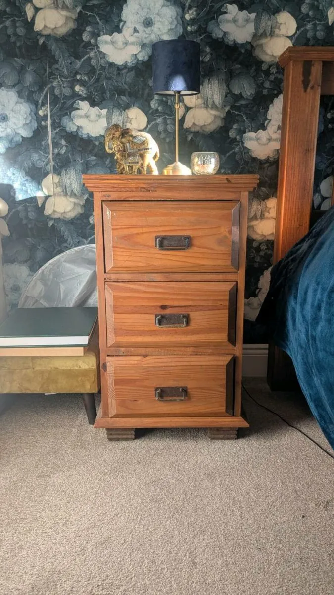 Bedroom furniture - Image 2