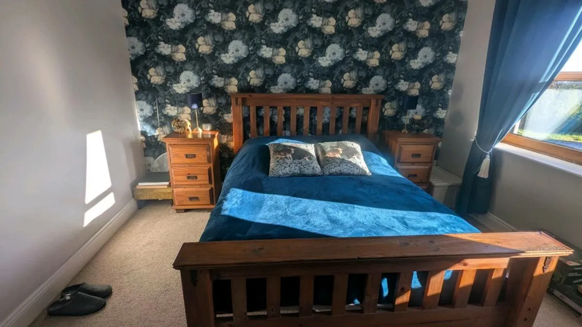 Bedroom furniture - Image 1