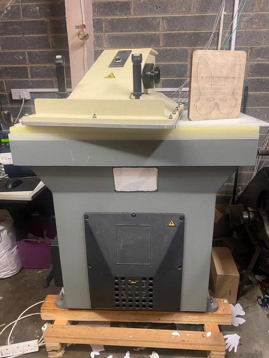 Hawkes Hydraulic Swing Arm Cutting Press 25W - Image 2