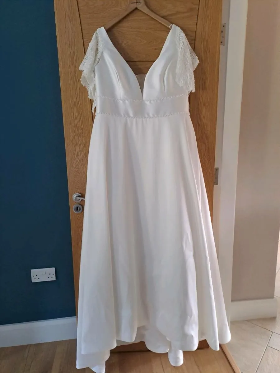 Wedding dress - Image 1