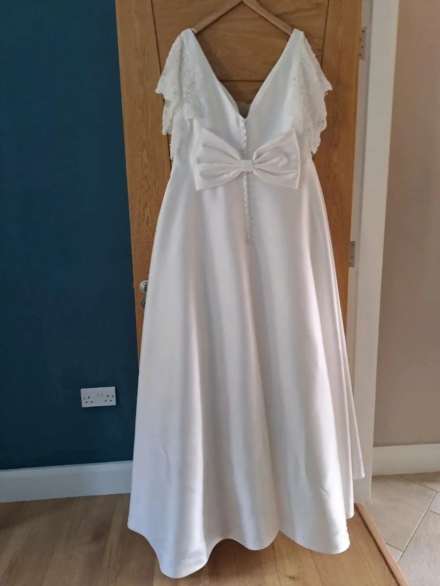 Wedding dress - Image 2