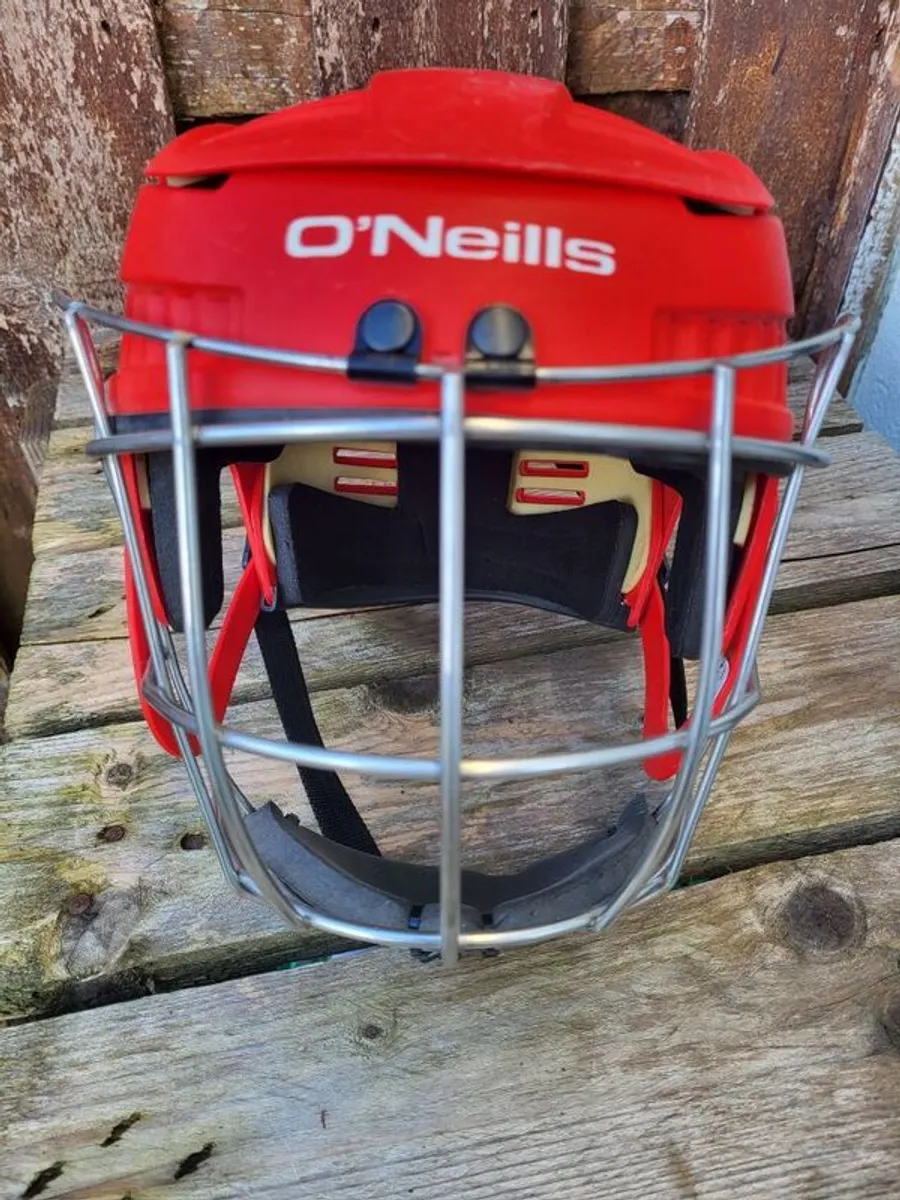 Helmet, hurling - Image 1