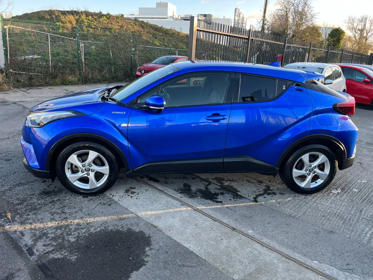 TOYOTA C-HR 2018, 1.8 HYBRID AUTO LOW KMS - Image 4
