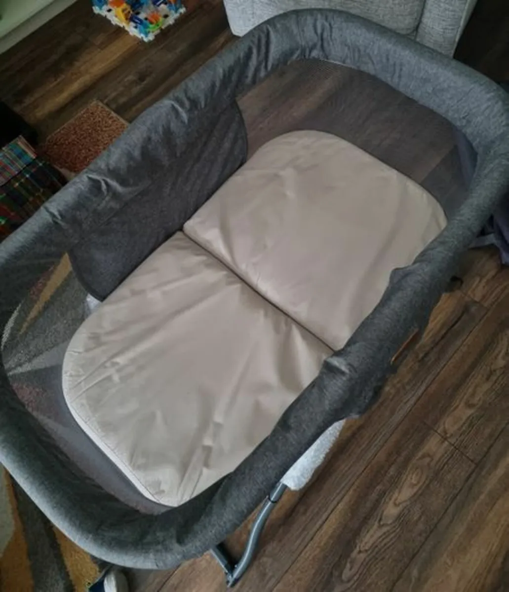 Kangu Foldable Crib - Image 2