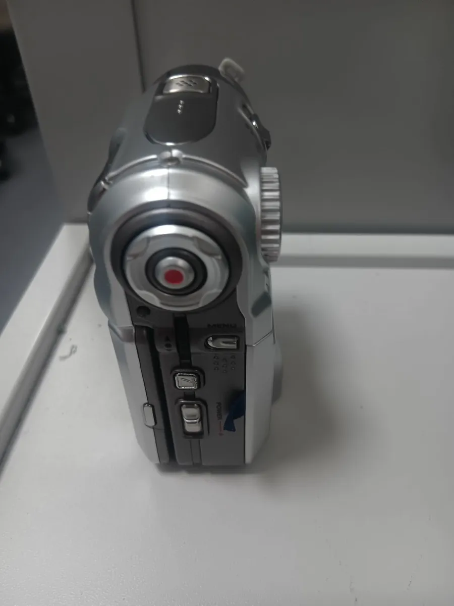 Digital camera and video recorder - Image 1