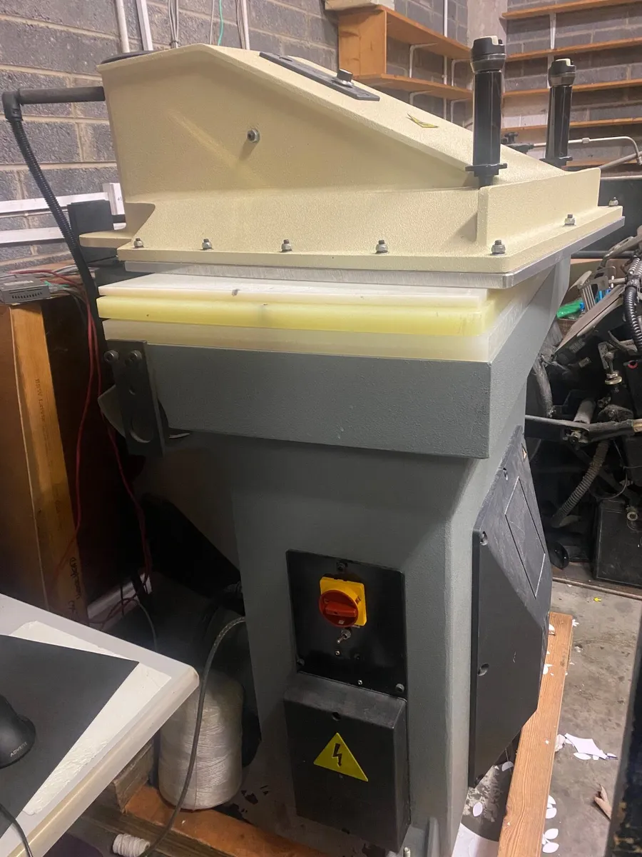 Hawkes Hydraulic Swing Arm Cutting Press 25W - Image 3