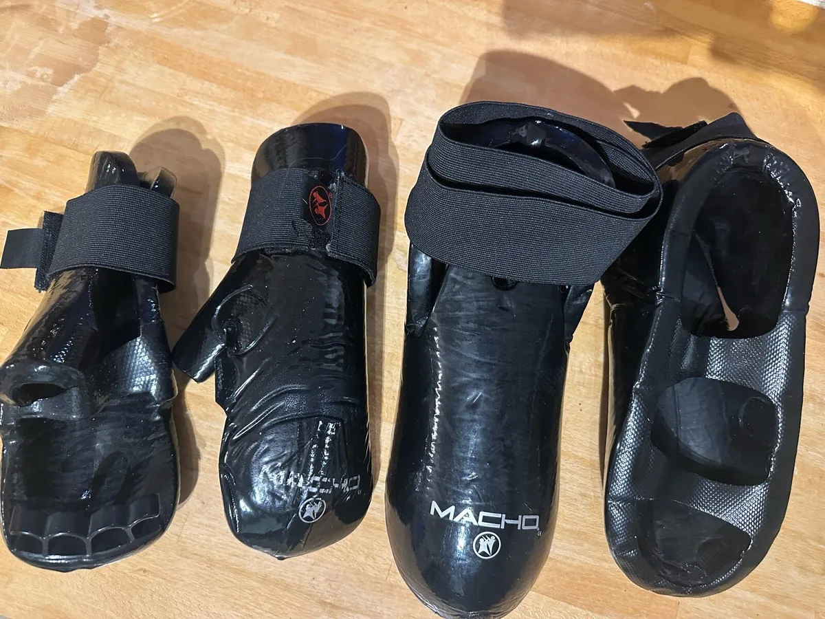 Foot guards and sparring mitts - Image 2