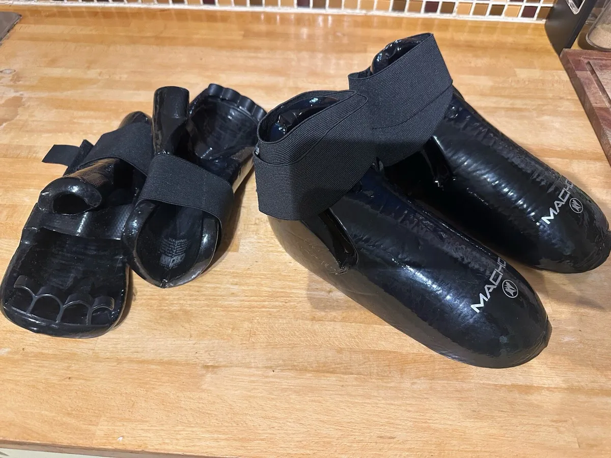 Foot guards and sparring mitts - Image 3