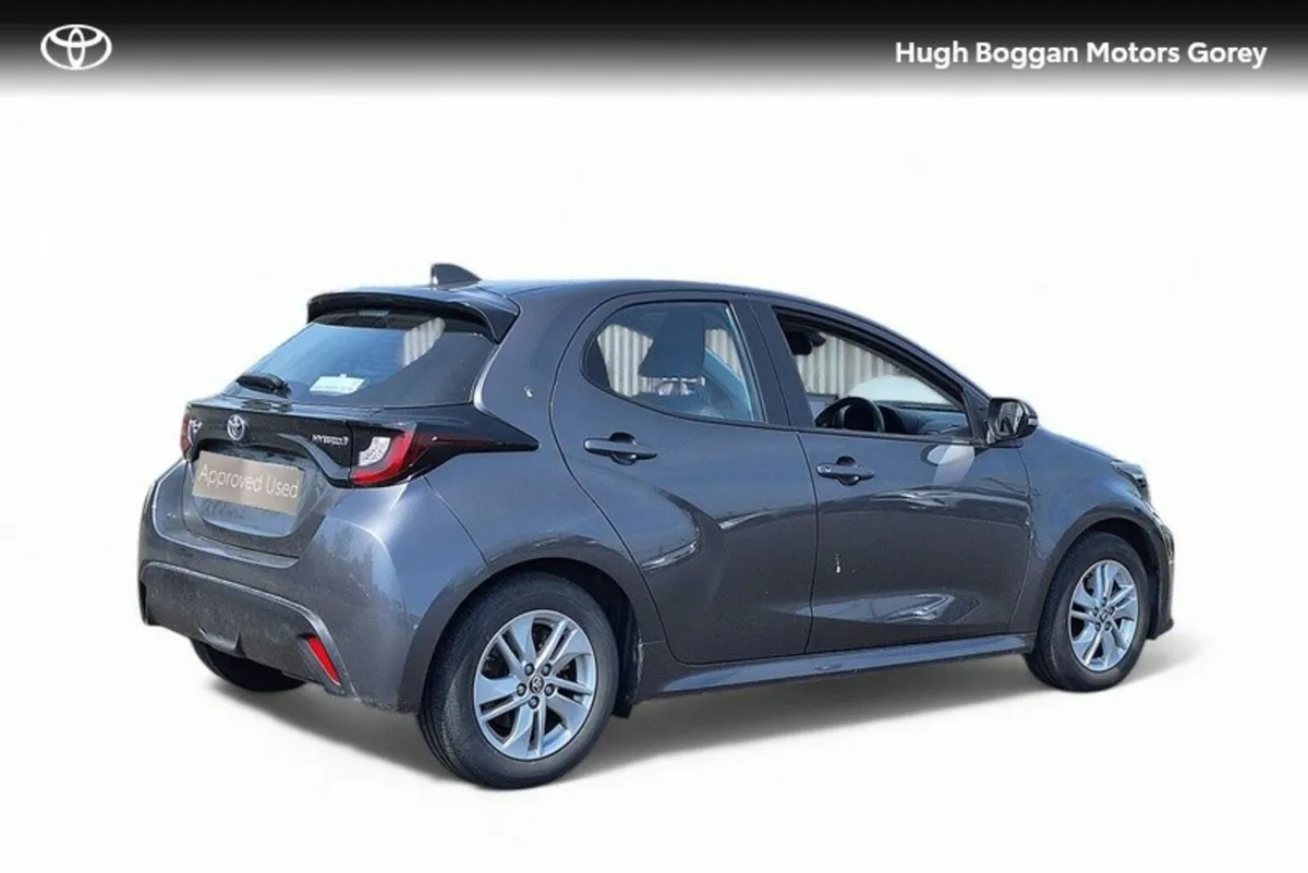 Toyota Yaris 1.5 HYBRID LUNA 4DR AUTO - Image 2
