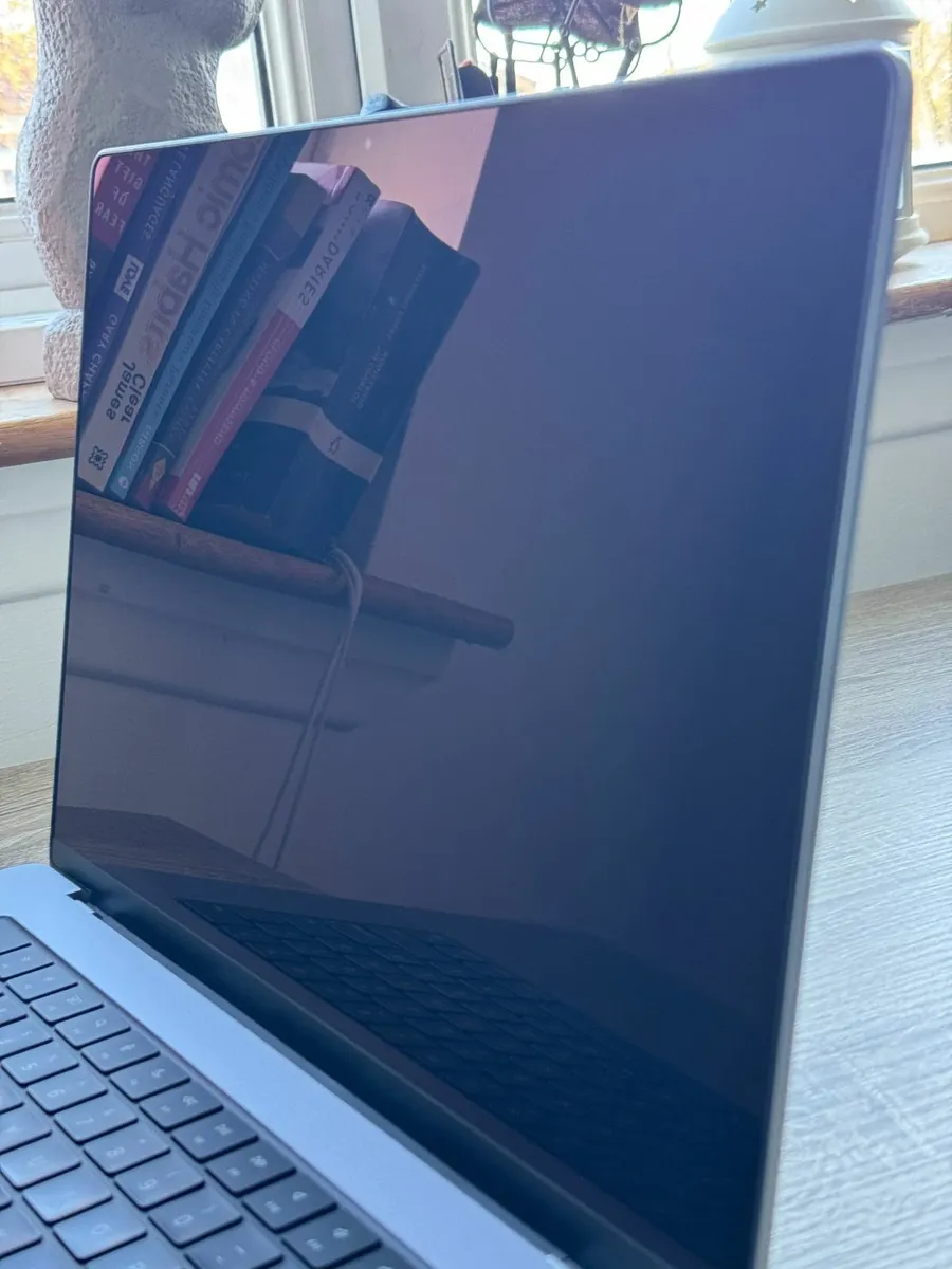 MacBook Pro 16" 2021 M1 Pro | 16GB | 512GB - Image 3